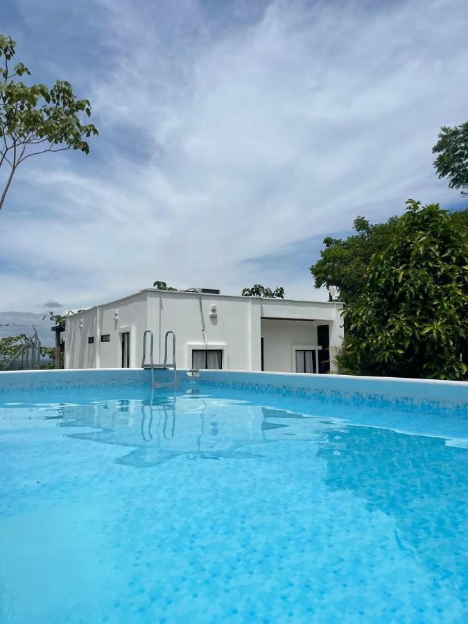 Cabana Campestre Con Piscina En La Hacienda Napoles Doradal Luaran gambar
